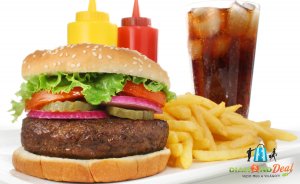 Fincsi Giga hamburger menü! Óriás zsemlében házi húspogácsával, sült krumplival, üdítővel! 