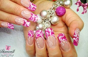 Zselés műkörömépítés S, M méretben + 2 köröm díszítésével a Diamond Szépségszalonban!