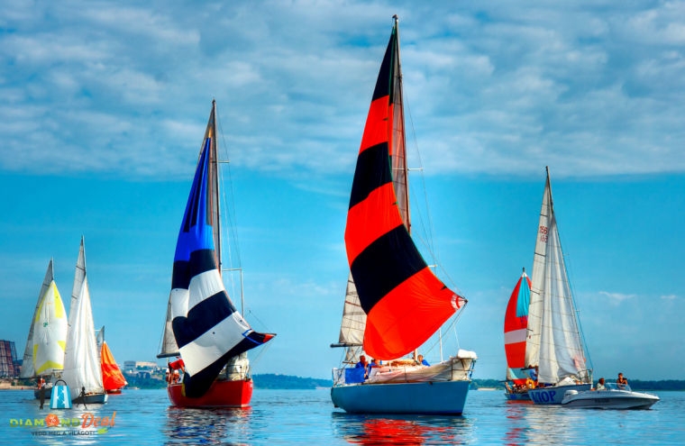 Bontsatok vitorlát! 2 órás vitorlázás a Balatonon 4+1 fő részére hajóvezetővel, Balaton-Fövenyesről!