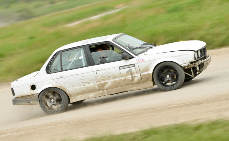 Gyakorold a versenyzést a BMW E30-cal a Kakucs Ringen 3, 6 vagy 12 körön át!