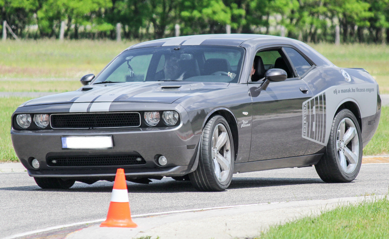 Repessz egy Dodge Challengerrel az EuroRingen 2, 3, 4, 5 vagy akár 7 kört!