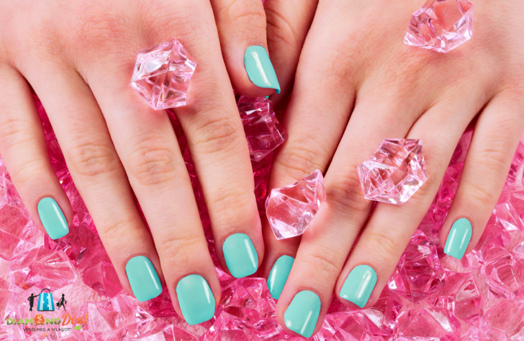 Gél-lakkozás, manikűrrel, a tartósan szép körmökért!