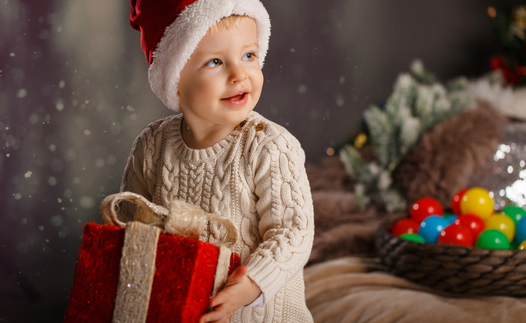 Baba-és gyermekfotózás 10 db retusált képpel, profi műteremben, a Silverlight Studioban