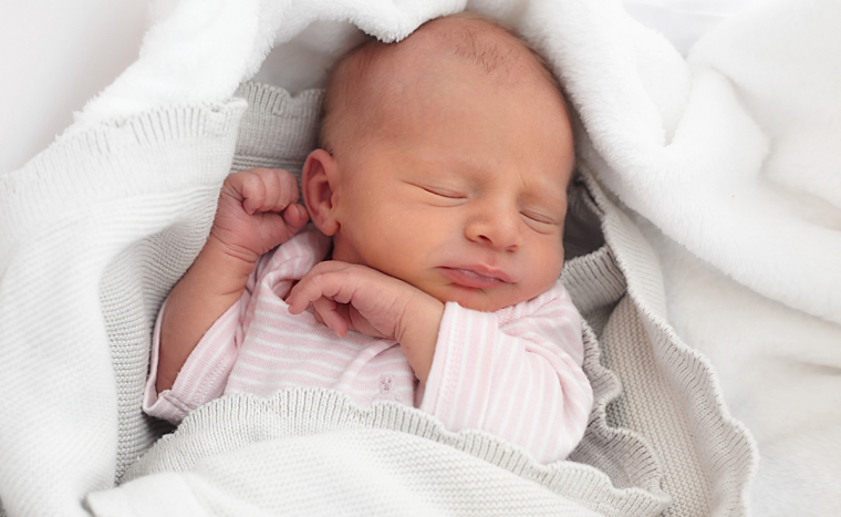 Újszülött fotózás az otthonodban vagy a kórházban Budapest területén ingyenes kiszálással