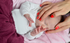 Újszülött fotózás a tapasztalt fotóssal, Gráf Ildikóval az otthonodban, a kórházban vagy műteremben