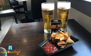 2 korsó frissen csapolt Heineken 1 adag salsás vagy sajtos nachos-szal a Karolin Caféban