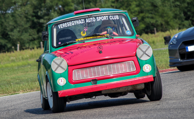 Trabanton szállni élvezet! 3 körös Trabant élményvezetés és retro életérzés a Kakucs Ringen.