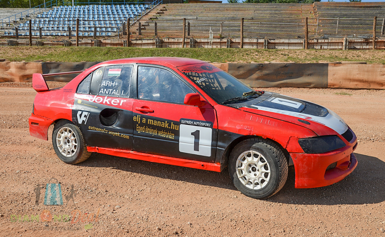 Körözz versenytempóban Mitsubishi Lancer EVO IX rally autóval 5 körön át Nyirádon!