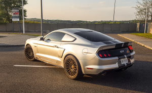 Ford Mustang élményvezetés 3, 5 vagy 10 körön át, vezesd az amerikai álomautót, a Kakucs ringen