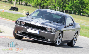 Dodge Challenger élményvezetés közúton. Próbálj ki forgalomban egy igazi izomautót!