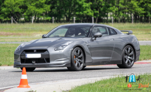 Száguldj 2, 3 vagy 4 körös élményvezetésen egy 600 lóerős Nissan GT-R-rel a Hungaroringen!