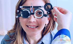 Essilor lencséjű szemüveg 150-féle kerettel, szemvizsgálattal