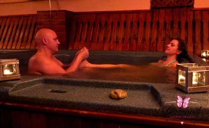 60 perc exkluzív teljes testre szóló, illóolajos vízi masszázs, jacuzzi-ban, az Oktogon közelében!