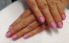 Megerősített géllakkozás 1-1 körömdísszel, krémezéssel + akár paraffinos kézápolás, az Árpád hídnál