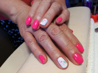 Megerősített géllakkozás 1-1 körömdísszel, krémezéssel + akár paraffinos kézápolás, az Árpád hídnál