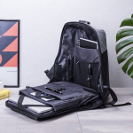 Számzáras, lopásgátlós hátizsák USB-vel, fülhallgató kimenettel, laptop, tablet rekesszel