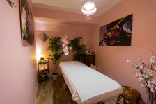 60 perc szőlőmagolajos teljes testmasszázs, 3D műszempilla építésével, az Oktogonnál