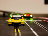 Mini távirányítós autóverseny 40 percben nem csak kicsiknek a Corvinnál.