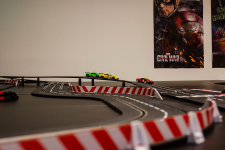 Mini távirányítós autóverseny 40 percben nem csak kicsiknek a Corvinnál.