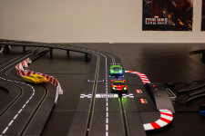 Mini távirányítós autóverseny 40 percben nem csak kicsiknek a Corvinnál.