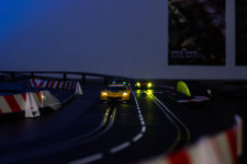 Mini távirányítós autóverseny 40 percben nem csak kicsiknek a Corvinnál.