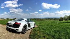 Tedd próbára a 420 lóerős Audi R8-at 2, 3 vagy 4 körös élményvezetésen, a Hungaroringen!