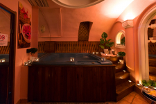 60 perc lávaköves páros masszázs + 60 perc wellness pihenés kettőtöknek szaunával vagy jacuzzival