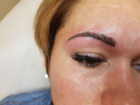 Hibrid technikával készült szemöldöktetoválás a Corvin-negyednél