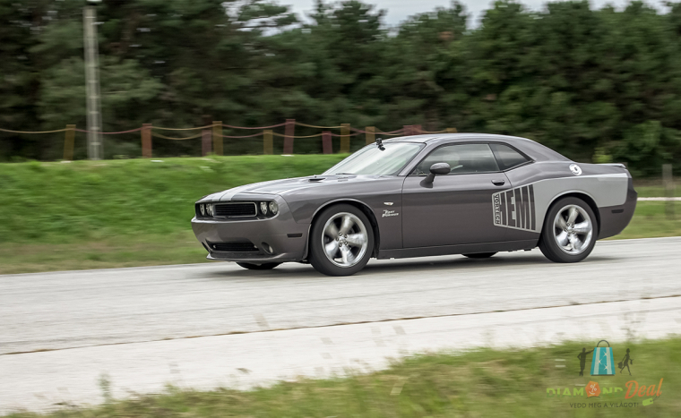 Vezess Dodge Challengert a Hungaroringen több körön át!