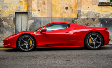 Szuperautó élményvezetés közúton, hajts Ferrari 458 Italiát vagy AUDI R8-at 17 vagy 50 km-en át!
