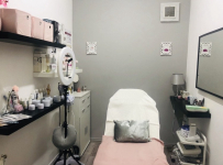 Ránctalanító ultrahangos kezelés arcmasszázzsal és bőrvasalással hölgyeknek 50 percben