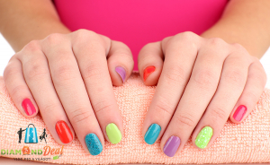 Géllakkozás egy vagy több színben, zselés megerősítéssel, 4 db köröm díszítésével a IX. kerületben!