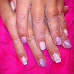 Színes vagy francia géllakkozás kézre, 1-1 körömdíszítéssel Soroksáron