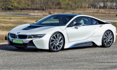 BMW i8 plug-in Hybrid sportautó élményvezetése a Kakucs Ringen