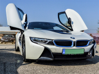 BMW i8 plug-in Hybrid sportautó élményvezetése a Kakucs Ringen
