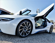 BMW i8 plug-in Hybrid sportautó élményvezetése a Kakucs Ringen