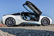 BMW i8 plug-in Hybrid sportautó élményvezetése a Kakucs Ringen