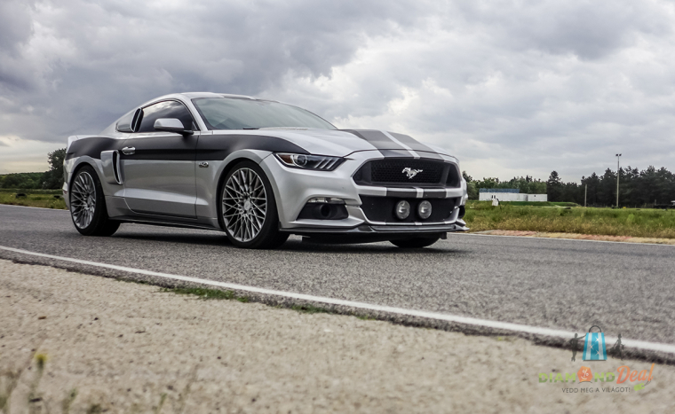 Élményvezetésre vár egy Ford Mustang az EuroRingen 3, 4 vagy 5 körön át!