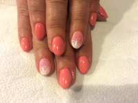 Tartós egyszínű vagy francia géllakkozás, saját köröm megerősítésével, mini manikűrrel