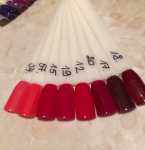 Tartós egyszínű vagy francia géllakkozás, saját köröm megerősítésével, mini manikűrrel