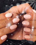 Tartós egyszínű vagy francia géllakkozás, saját köröm megerősítésével, mini manikűrrel