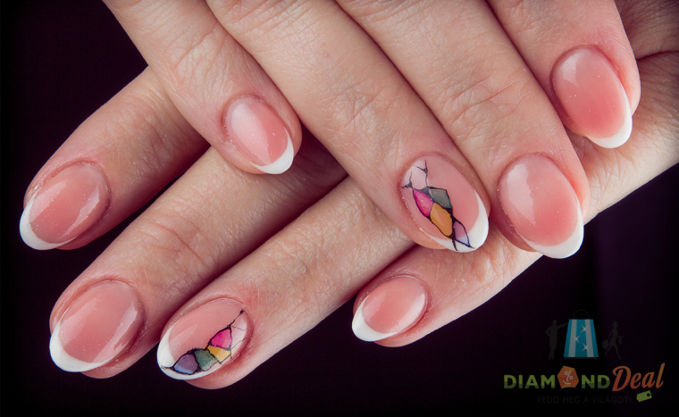 Egyszínű géllakkozás két köröm díszítésével, Zuglóban