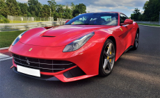 Ferrari F12 Berlinetta csak RÁD vár, gyere és vidd haza az élményt!