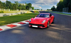 Ferrari F12 Berlinetta csak RÁD vár, gyere és vidd haza az élményt!