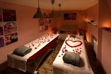 Páros masszázs vanília-jázminolajjal, 1-1 kollagénes arany arcmaszkkal, 90 percben az Oktogonnál