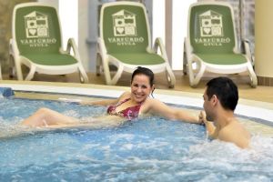 Romantikázás termál és wellness Gyula szívében 2 éjszakára, 2 főre a Gyulai Várfürdőben!