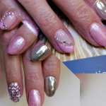 Műköröm építés választható S-M méretben, 1-1 köröm díszítésével, kombinált manikűrrel