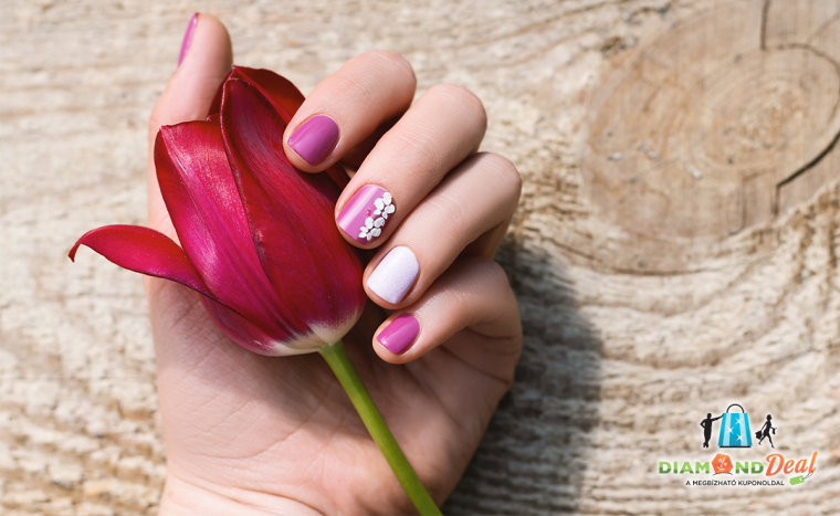 Zselés műköröm építés választható méretben, 1-1 köröm díszítésével Újpesten