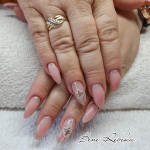 Zselés műköröm építés választható méretben, 1-1 köröm díszítésével Újpesten