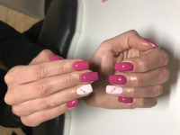 Erősített géllakkozás 1-1 köröm díszítéssel, gépi manikűrrel a belvárosban